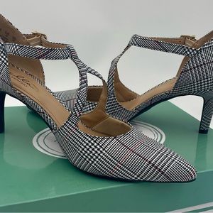 Abella, true comfort, Seneca, black, white and red strappy heels size 9M